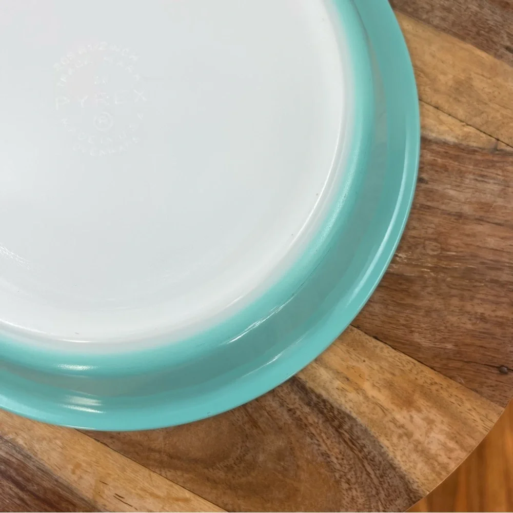 Vintage l 50s Pyrex Ovenware Milk Glass Round Rockabilly Pie Quiche Baking Dish